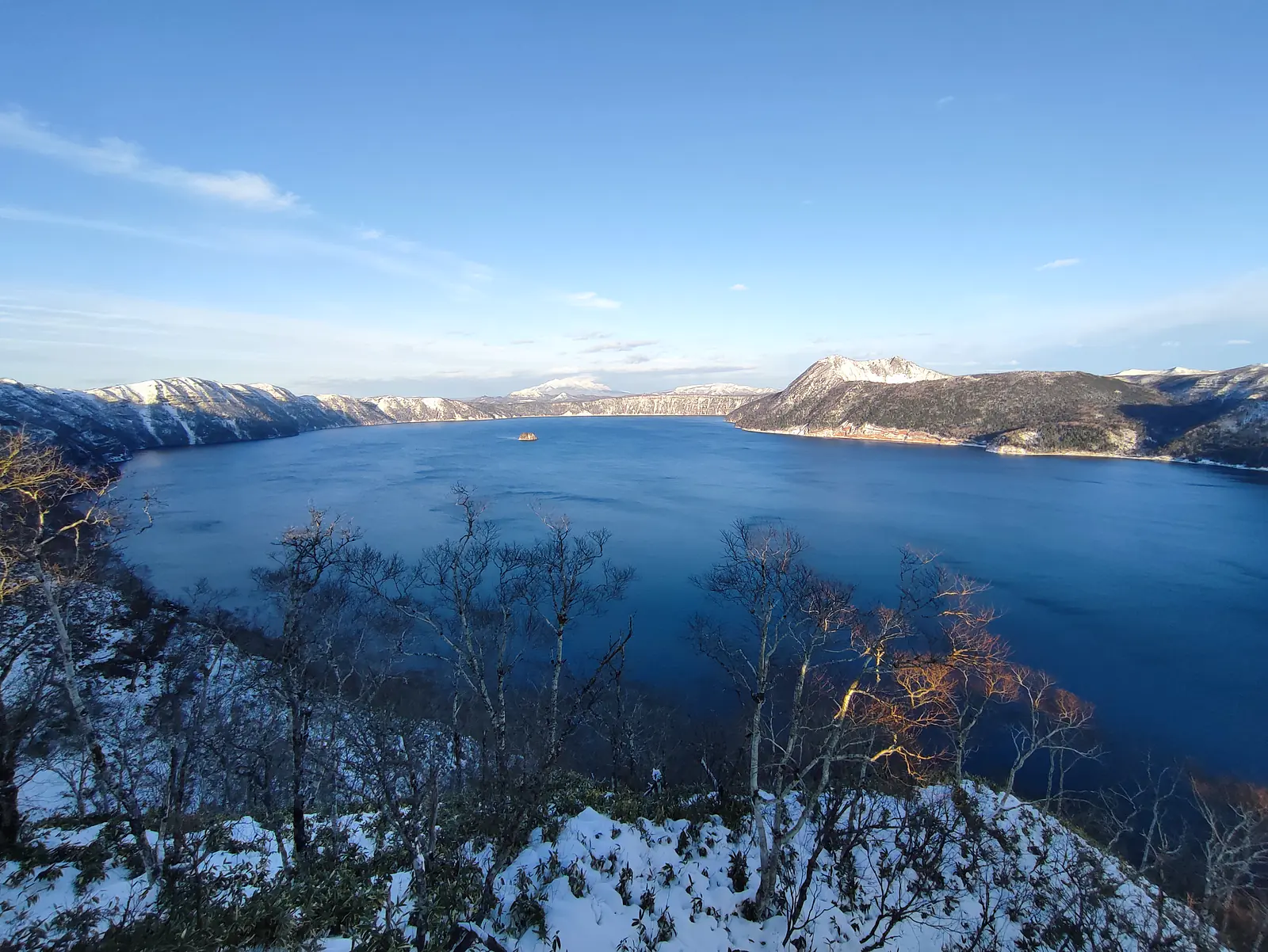Japan, Hokkaido, Teshikaga (2024): View of Lake Mashu, a caldera lake with exceptional water transparency