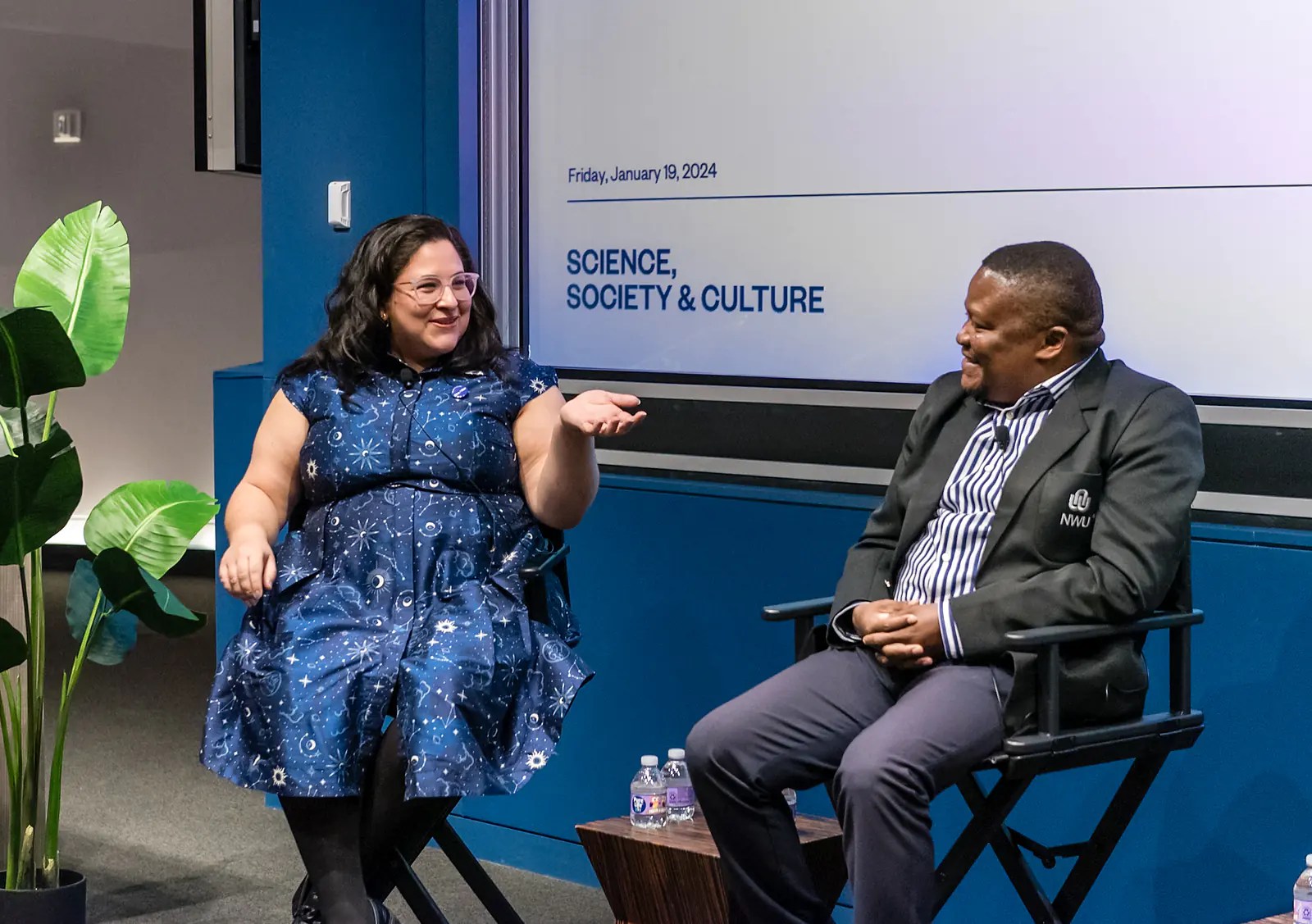 Lucia and Thebe in conversation