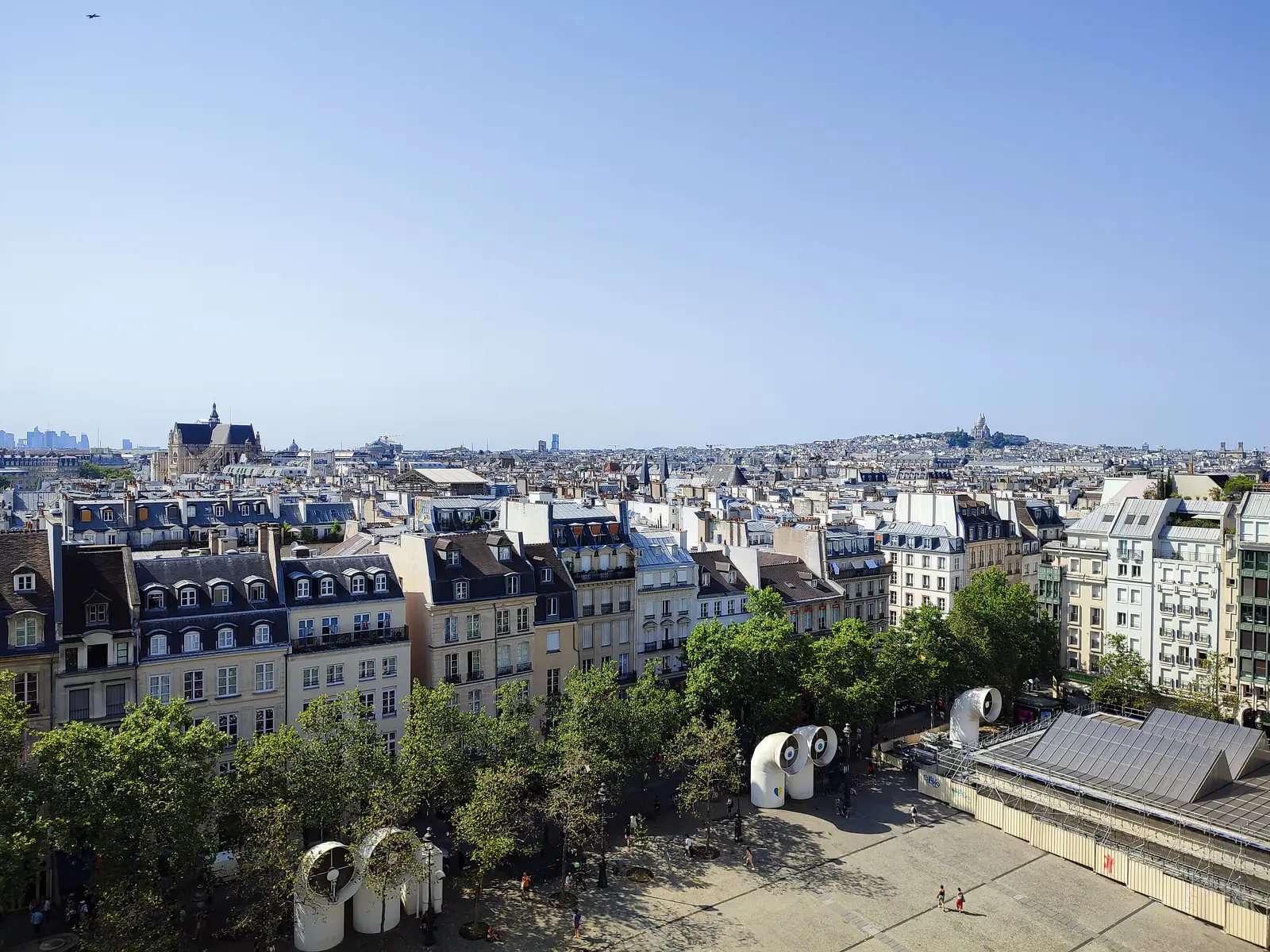 France, Paris (2022): View from Centre Pompidou, with Montmatre and La Défense in the background