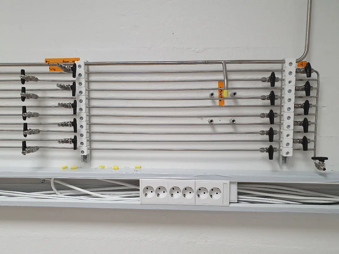 This "block and bleed" setup will improve gas purity