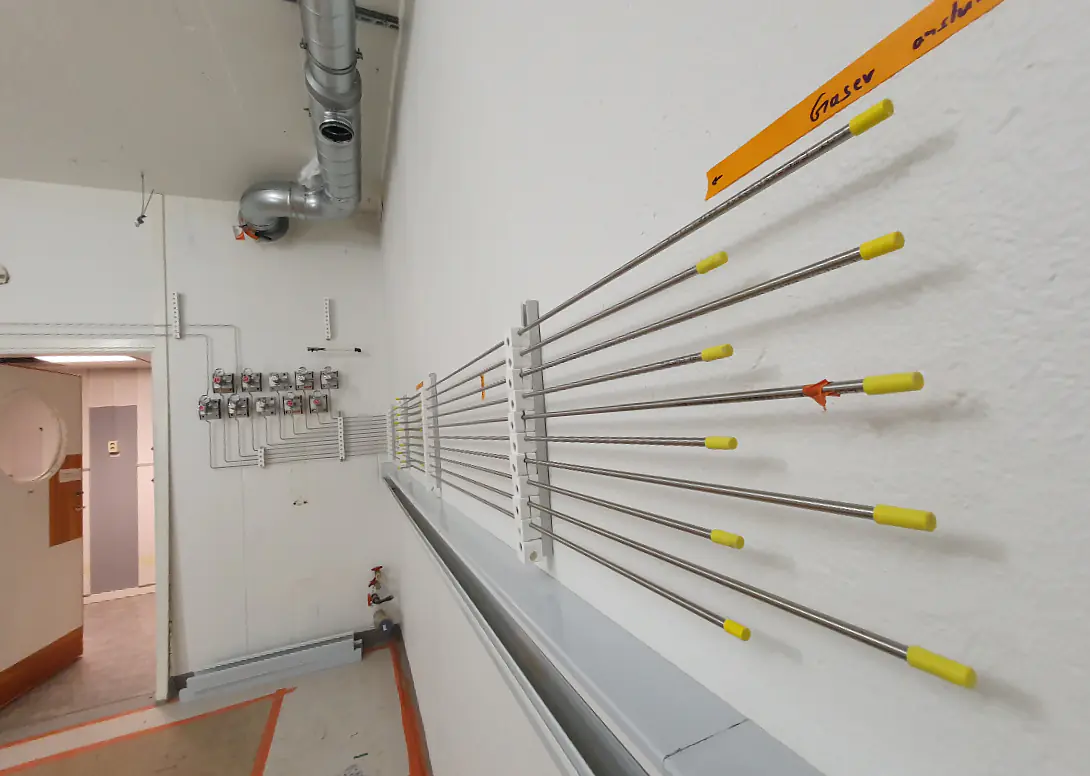 The first gas pipes are installed together with the cable duct