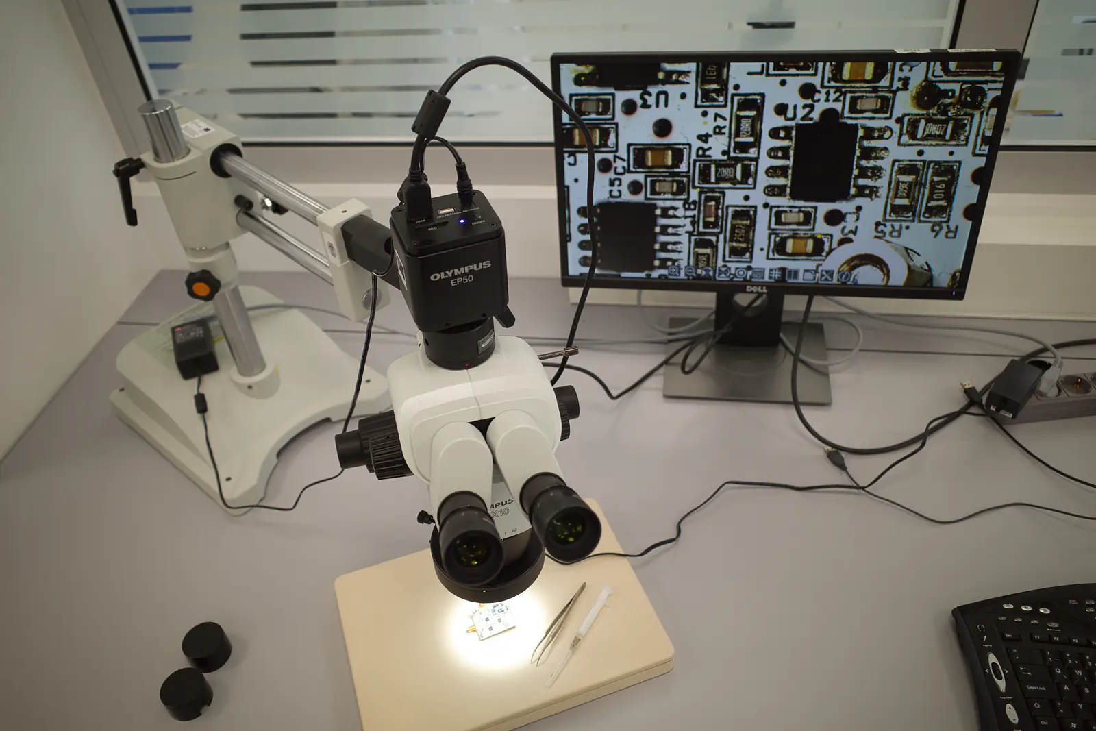 Univeral microscope for electronic and detectors work
