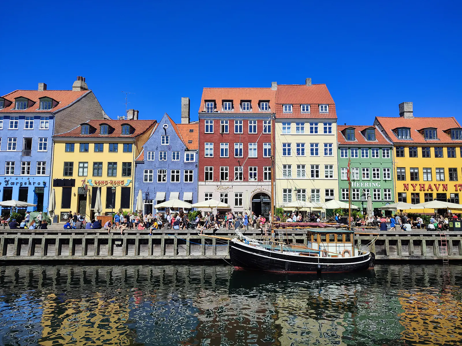 Denmark, Copenhagen (2022): Colorful facades along the famous Nyhavn canal