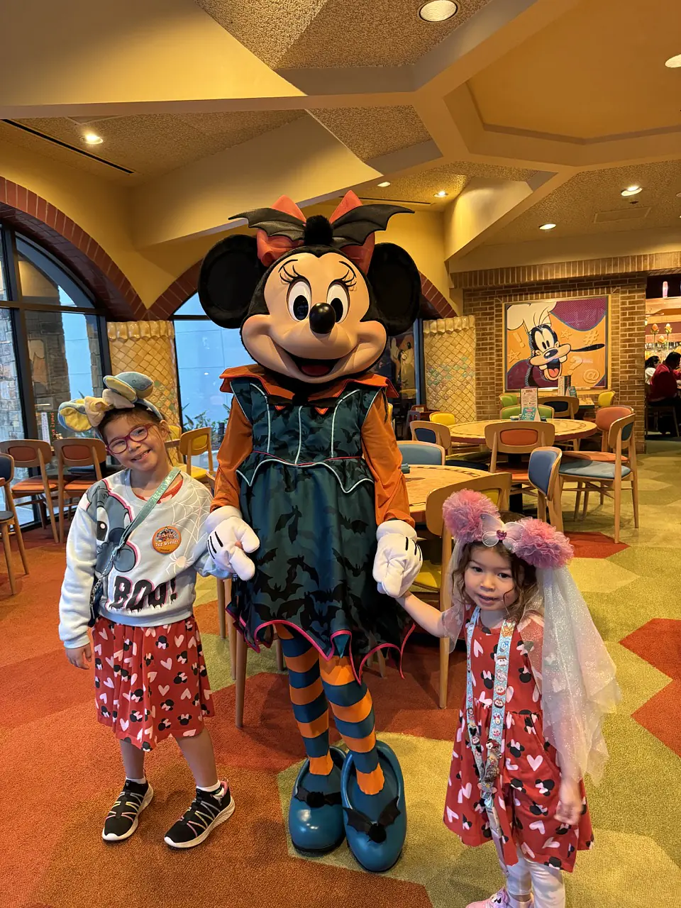 Meeting Minnie in their Minnie outfits