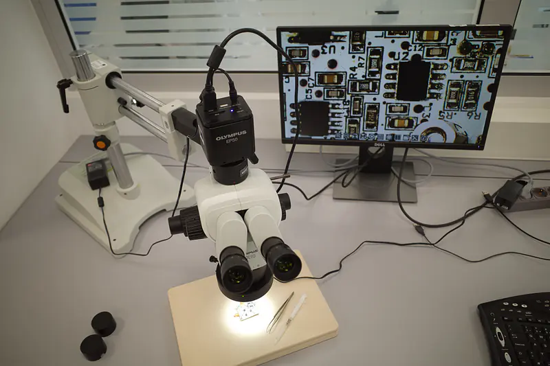 Univeral microscope for electronic and detectors work