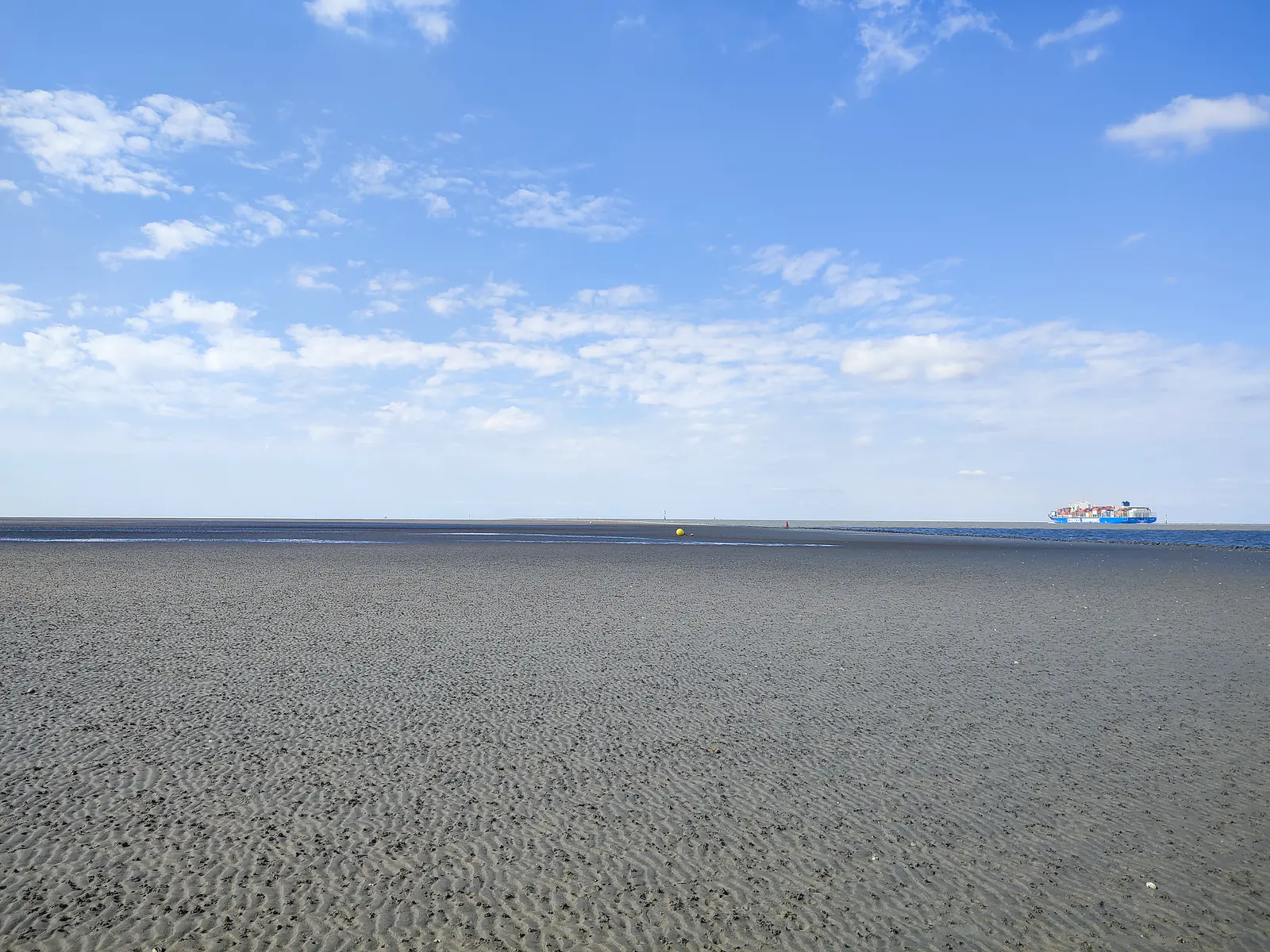 Germany, Lower Saxony, Cuxhaven (2022): View of the tidal flats at the Wadden Sea