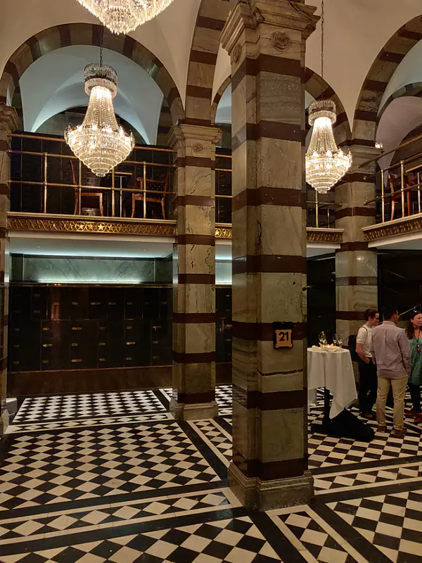 Mingle in the bank vault of Chalmersska huset