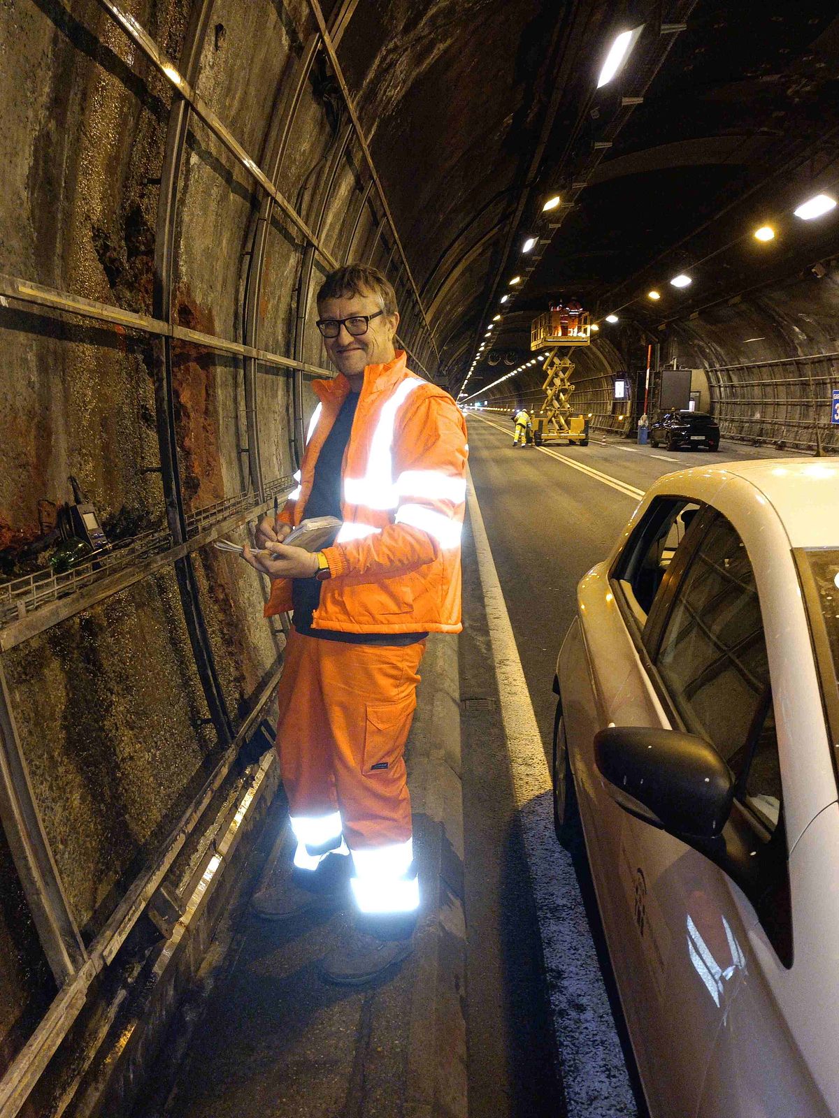JC Maréchal - Echantillonnage et mesure d'une venue d'eau souterraine dans le tunnel du Mont Blanc