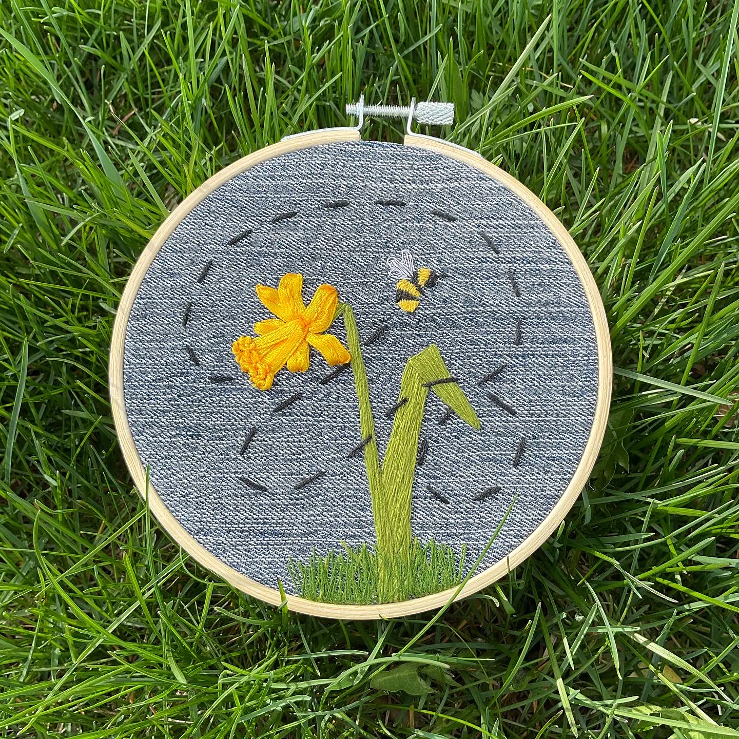 Daffodil Bee Brain