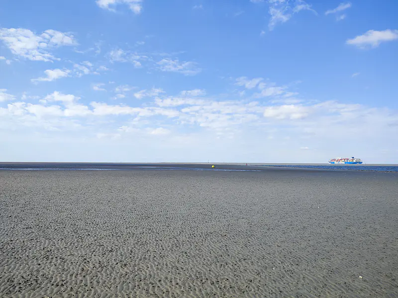 Germany, Lower Saxony, Cuxhaven (2022): View of the tidal flats at the Wadden Sea