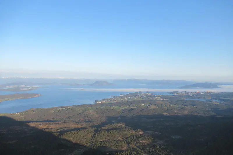 Some fog sneaking in through Bømlafjorden in western Norway. Cool how it collides with the tiny island in the center-left, then dis- and reappears on the left with orographic lifting on the next island.