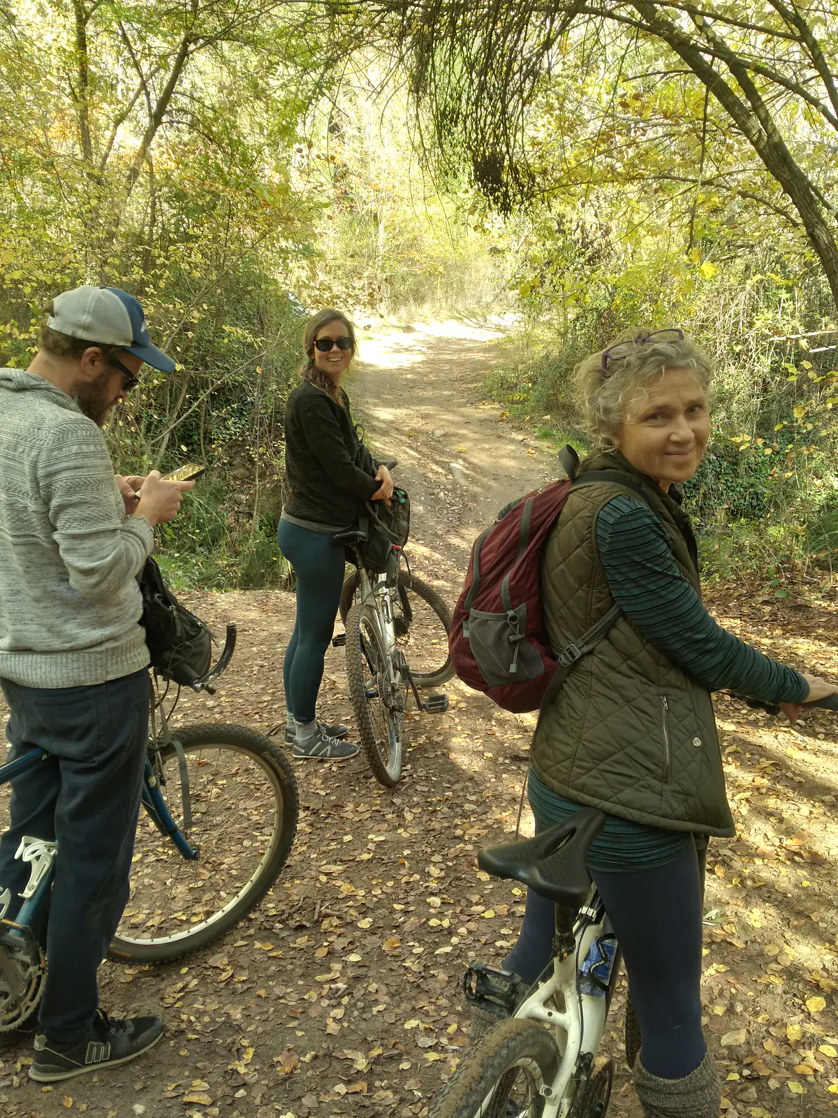 En bici en las montañas detrás del Alhambra