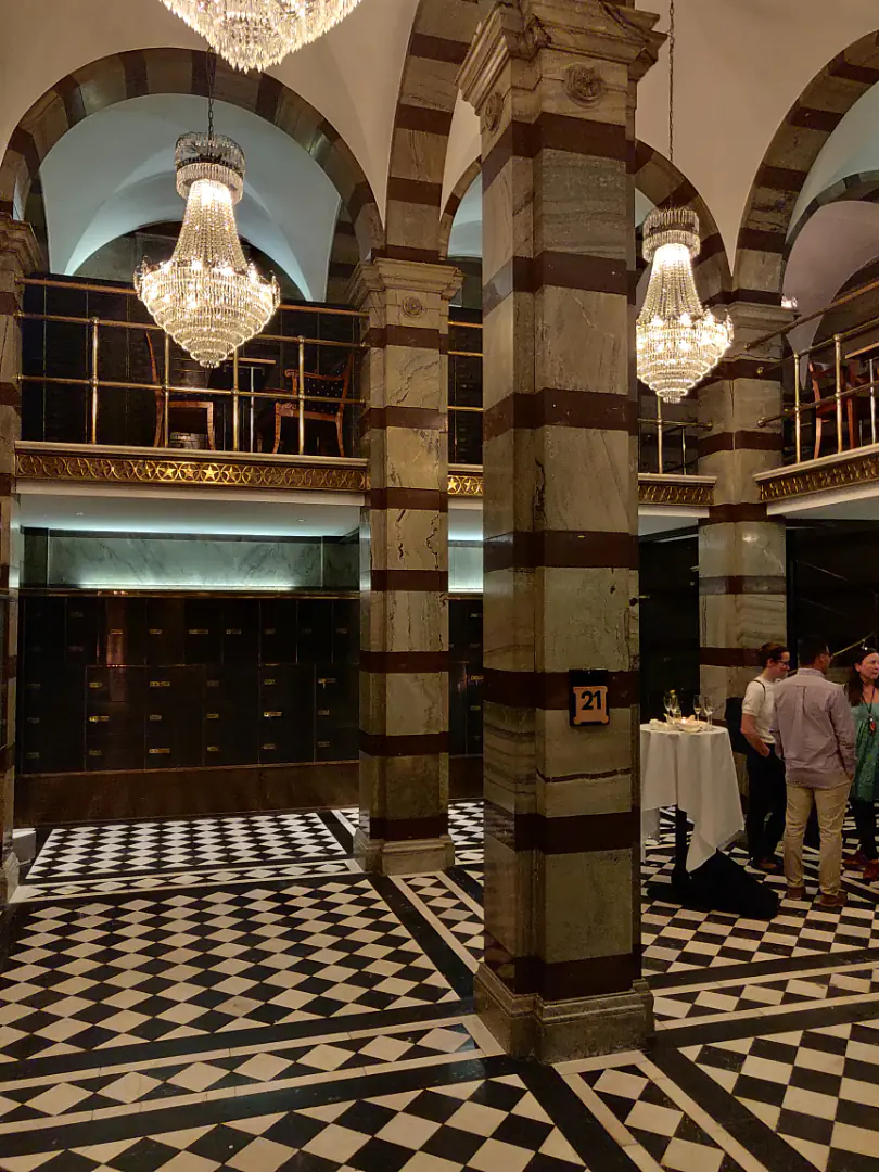 Mingle in the bank vault of Chalmersska huset
