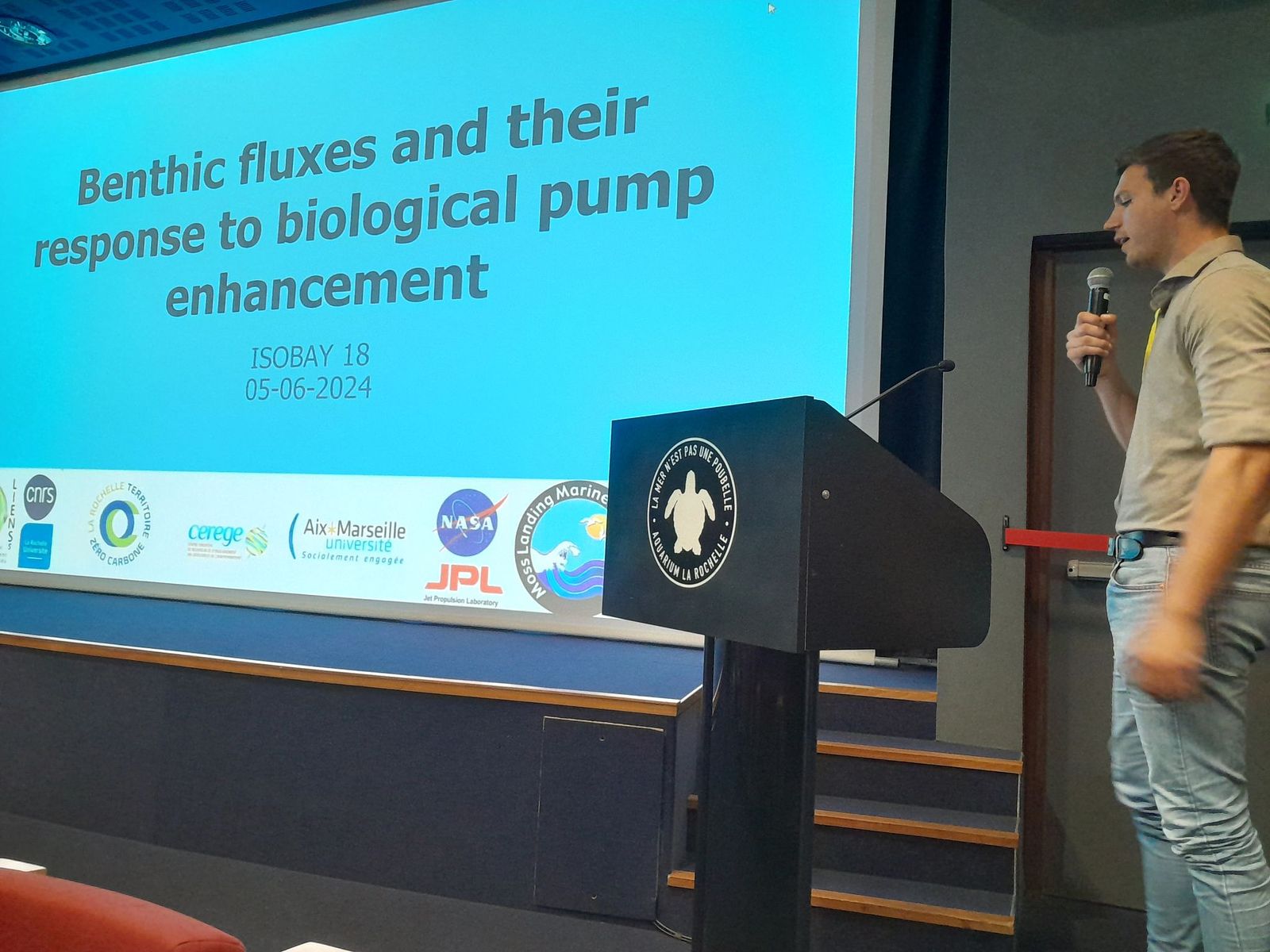 Hinne van der Zant (PhD candidate) talking about sediment-water flux modeling in the Bay of Biscay.