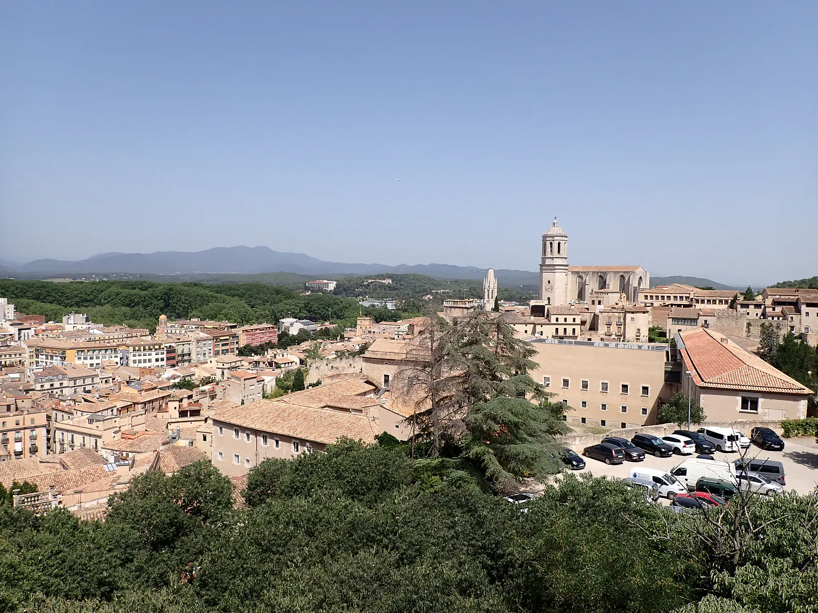 Spain, Catalonia, Girona (2024): View of the well-preserved historical center from the city wall (Photo by Izabella Baisheva)