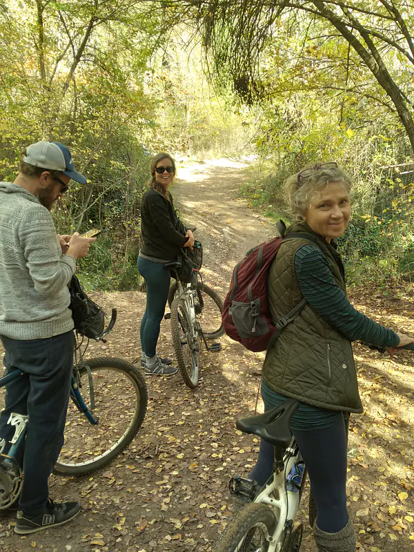 En bici en las montañas detrás del Alhambra