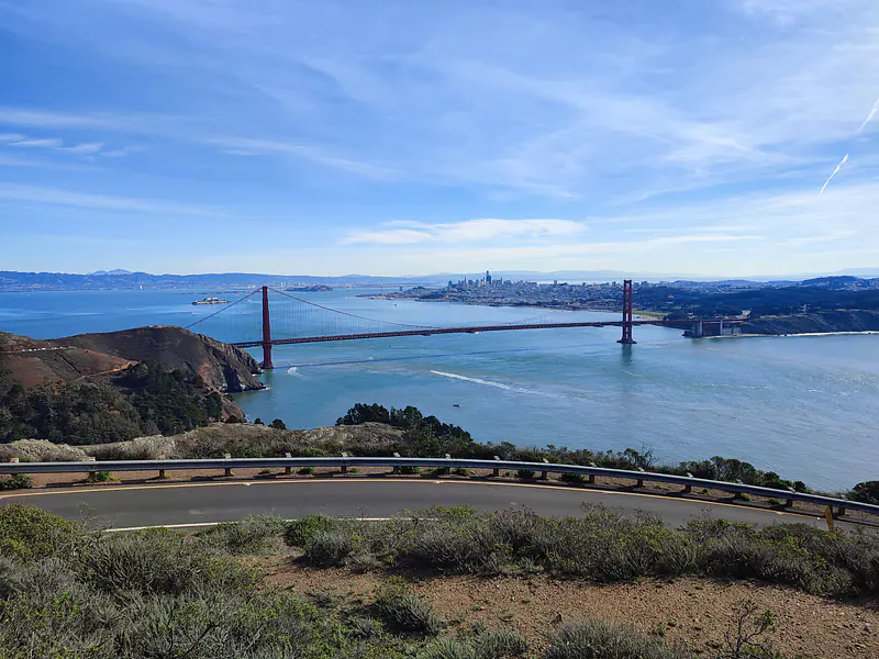 USA, California, Marin Headlands (2023): View towards the Golden Gate Bridge and the San Francisco Bay