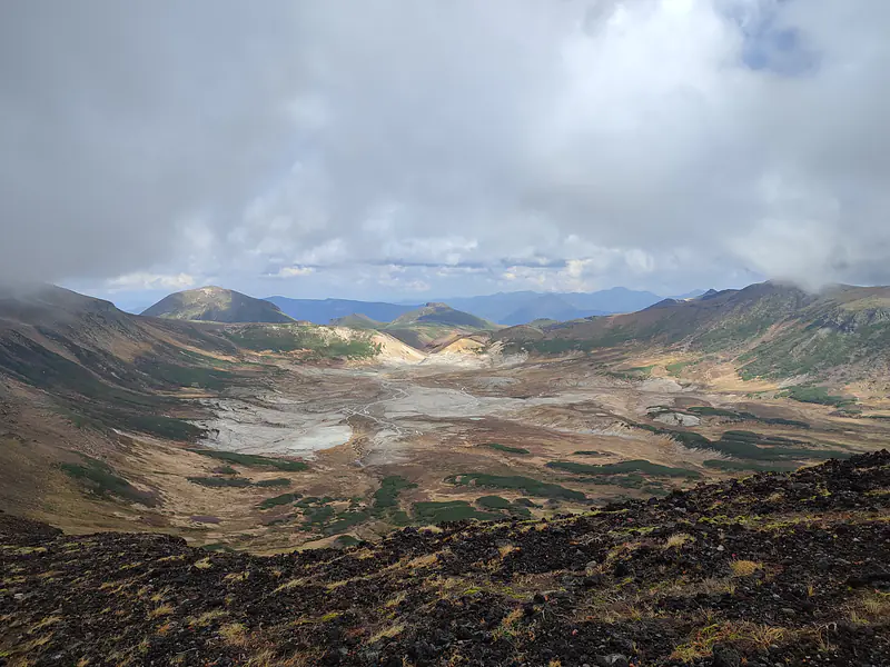 Japan, Hokkaido (2023): View of the Ohaichidaira caldera in the Daisetsuzan Mountains