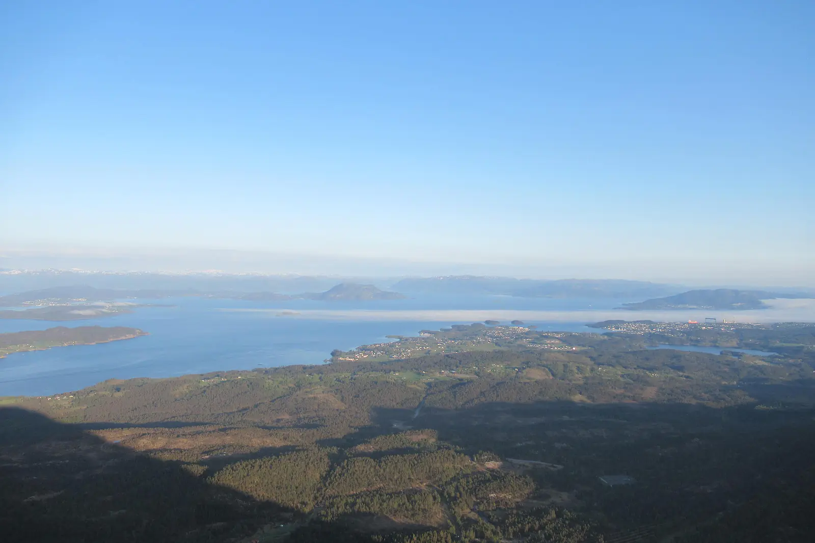 Some fog sneaking in through Bømlafjorden in western Norway. Cool how it collides with the tiny island in the center-left, then dis- and reappears on the left with orographic lifting on the next island.
